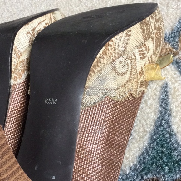 Mudd Adagio Heels Linen Floral Tapestry Wood Heels Sz 6.5 - Picture 9 of 12